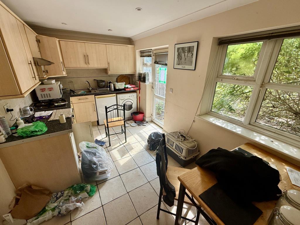 Lot: 157 - TERRACE OF VACANT TOWN HOUSES - 4 Prospect Avenue kitchen